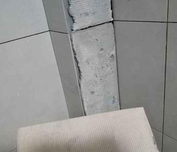 定西市瓷砖空鼓维修公司分享下厨房瓷砖脱落的补救措施。